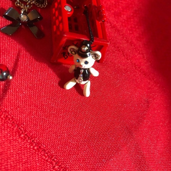 Vintage Betsey Johnson Royal Engagement Telephone Booth Necklace - Picture 3 of 11